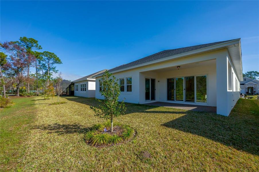 Exterior details and patio area of a home in , Daytona Beach (Image 27).