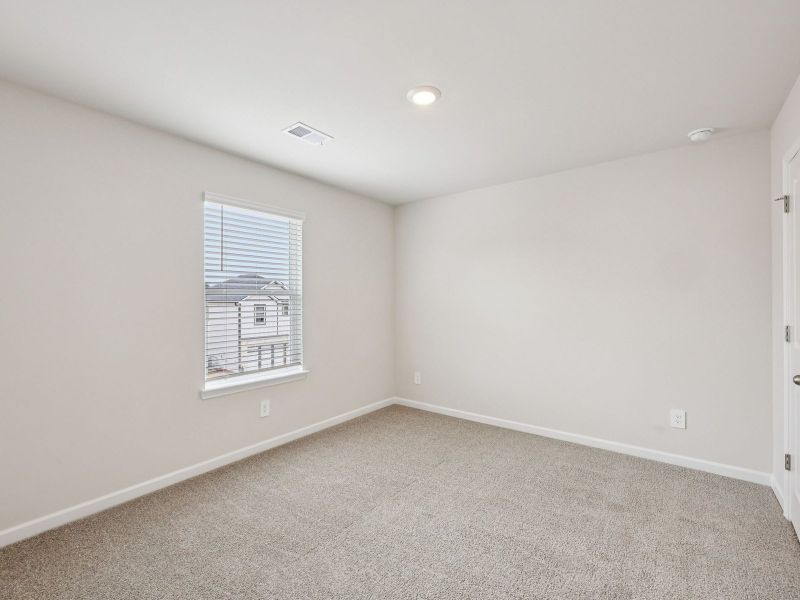 Spacious, unfurnished interior of a new home in Hawthorne Station, Atlanta (Image 18).