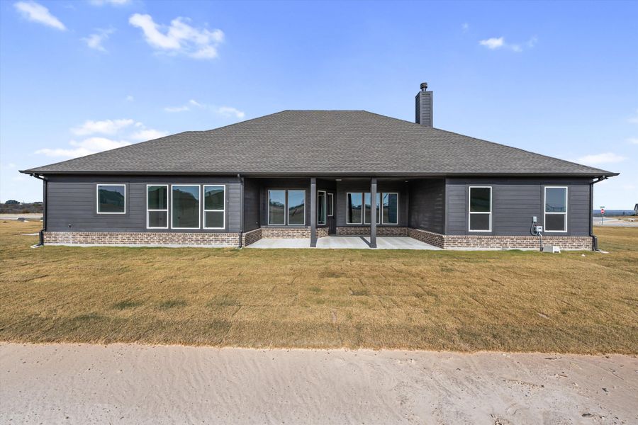 Exterior details and patio area of a home in Eagle Ridge Estates, Weatherford (Image 27).