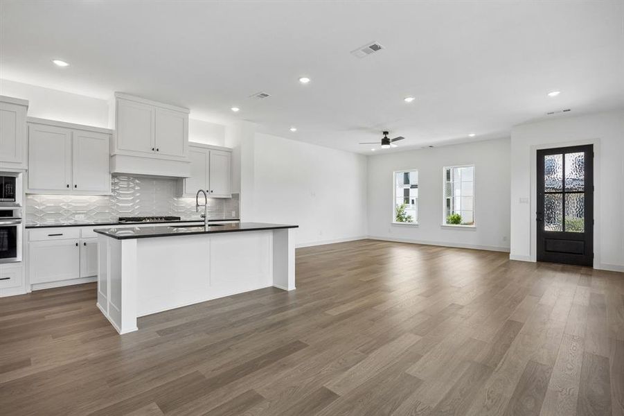 Welcome into this delightful open concept floor plan!