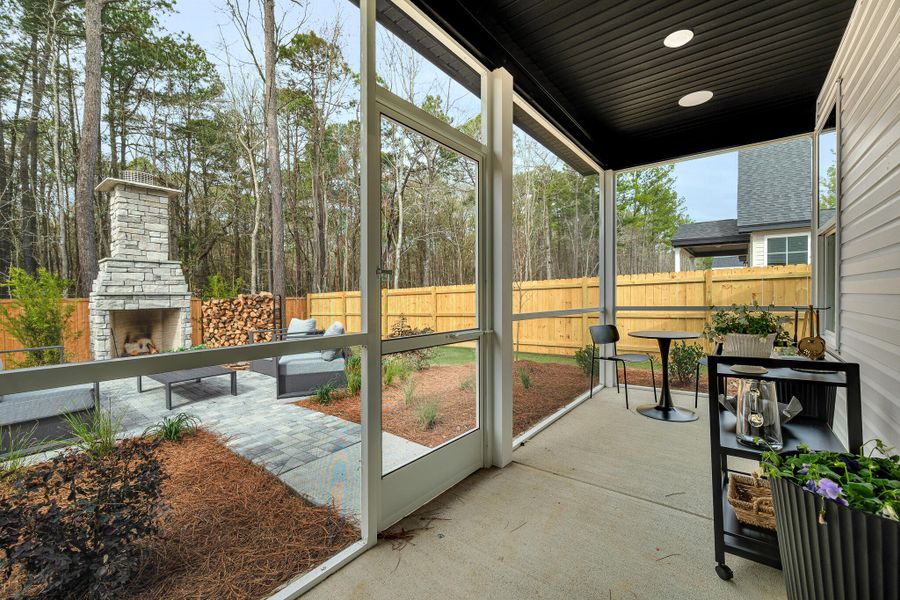 Exterior details and patio area of a home in Creek Pointe, Moncks Corner (Image 3).