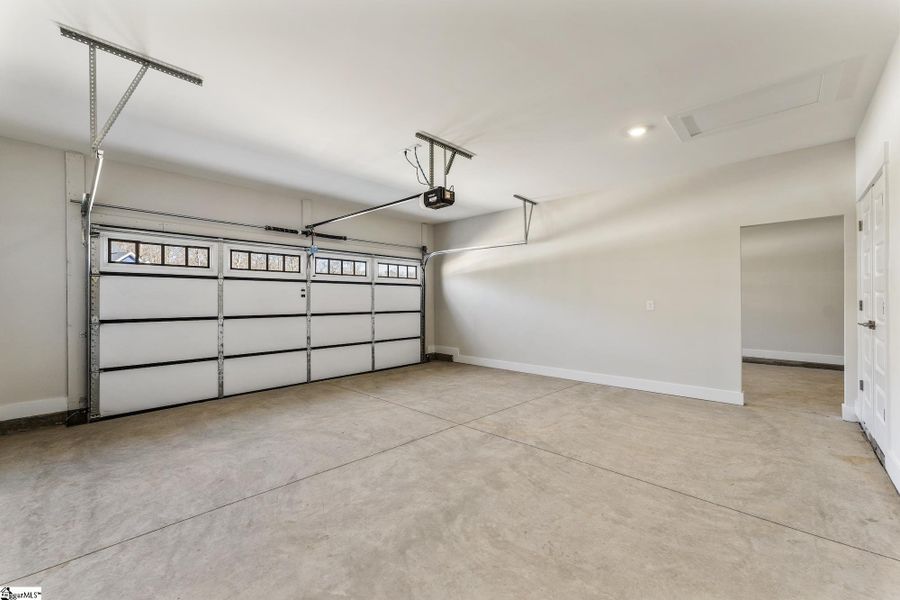 Spacious, unfurnished interior of a new home in Saratoga Oaks, Williamston (Image 37).