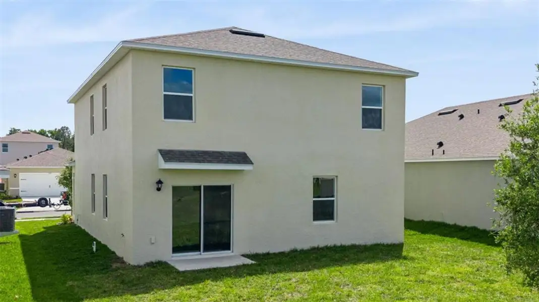 Exterior details and patio area of a home in Wynwood, Ocoee (Image 2).