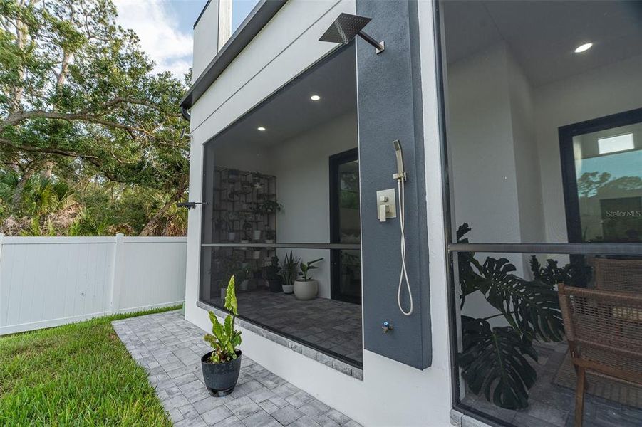 Exterior details and patio area of a home in , Port Charlotte (Image 28).