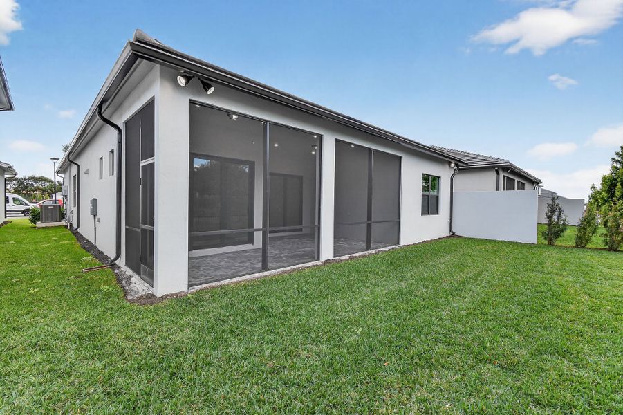 Exterior details and patio area of a home in Greyhawk Landing, Lake Worth (Image 26).