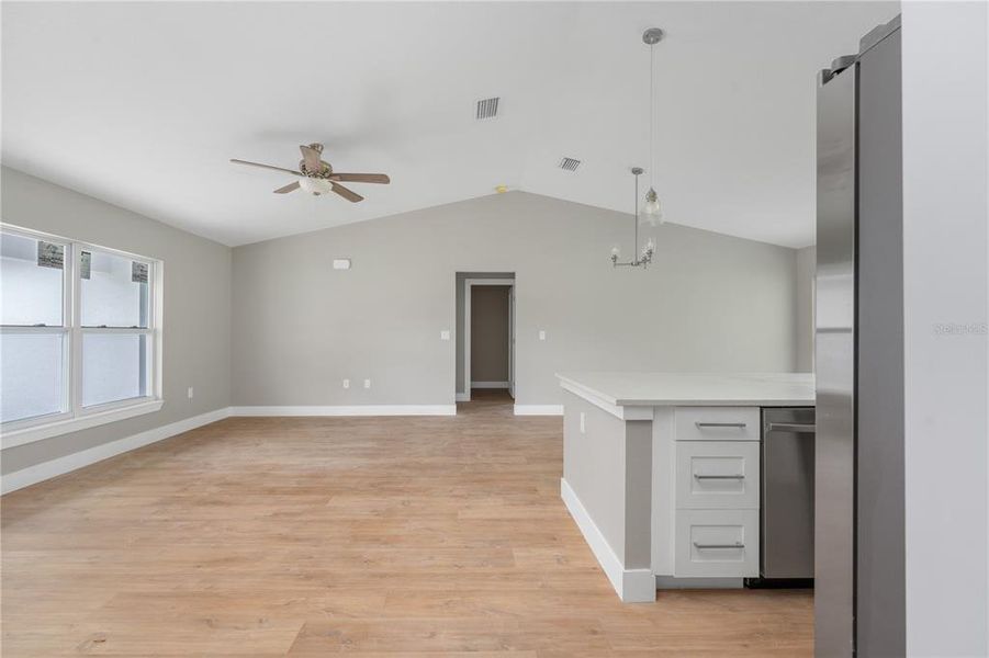 Spacious, unfurnished interior of a new home in , Citrus Springs (Image 26).