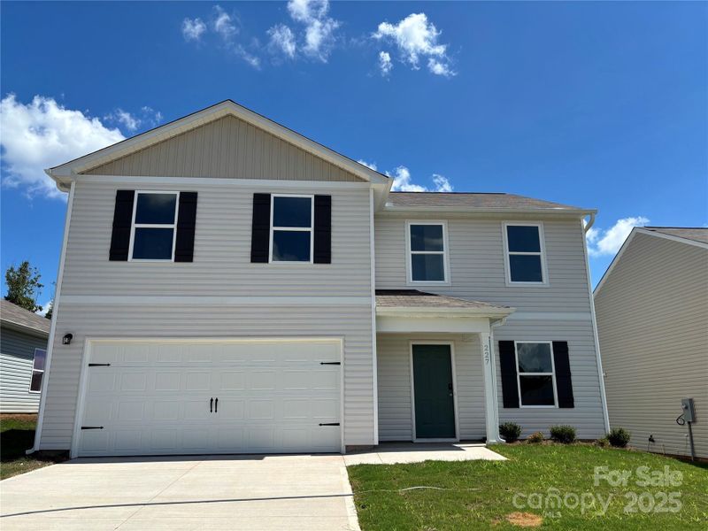 Image 4 of a home in Buffalo Creek.