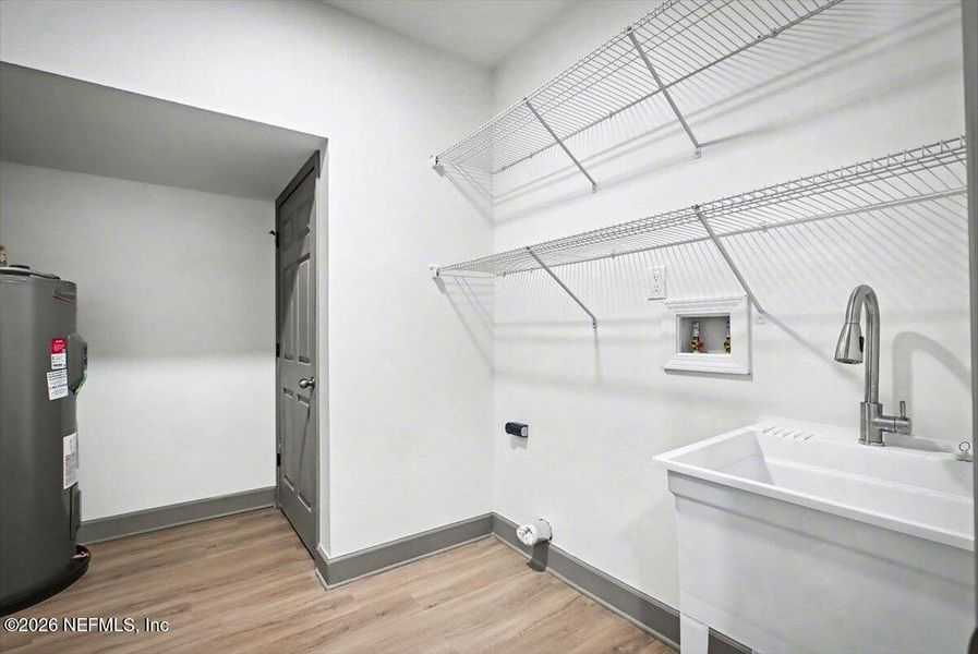 Spacious, unfurnished interior of a new home in , Jacksonville (Image 25).