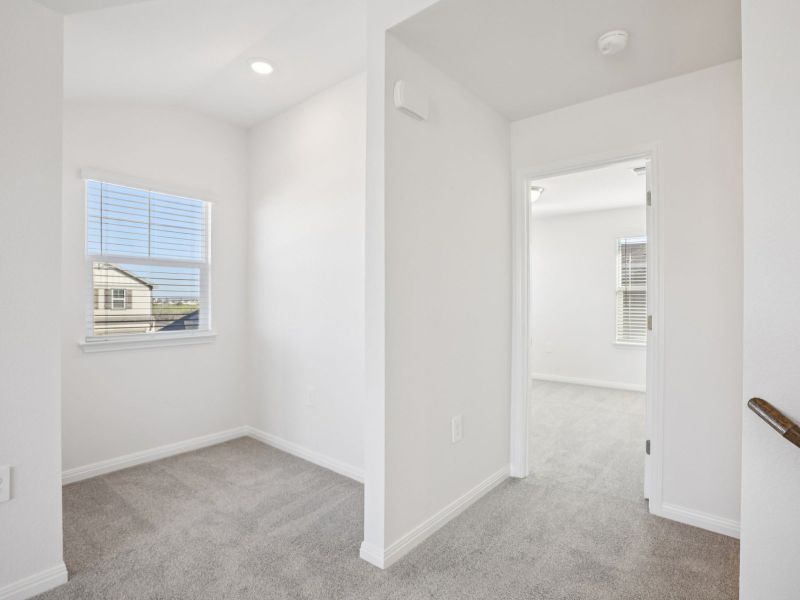 Spacious, unfurnished interior of a new home in Lexington Parke, Del Valle (Image 11).