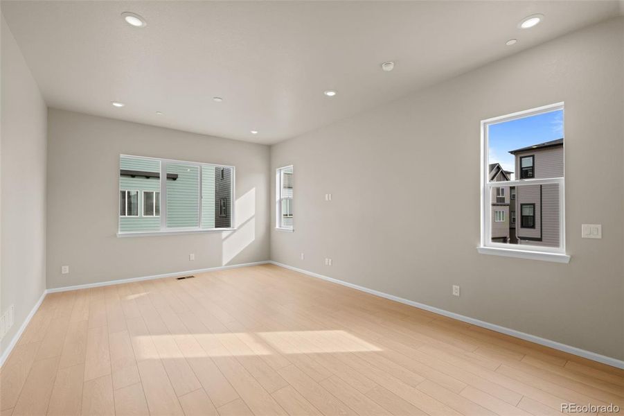 Spacious, unfurnished interior of a new home in Baseline, Broomfield (Image 35).