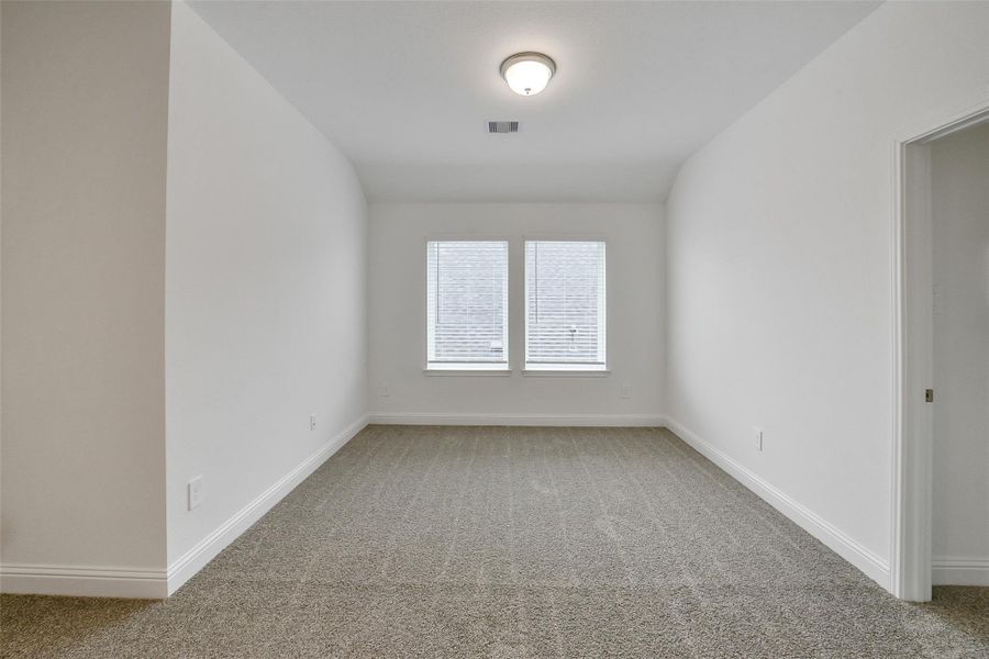 Spacious, unfurnished interior of a new home in Mavera, Conroe (Image 19).