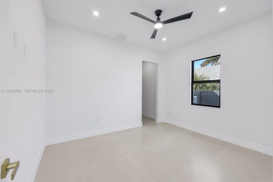 Spacious, unfurnished interior of a new home in , Cape Coral (Image 37).