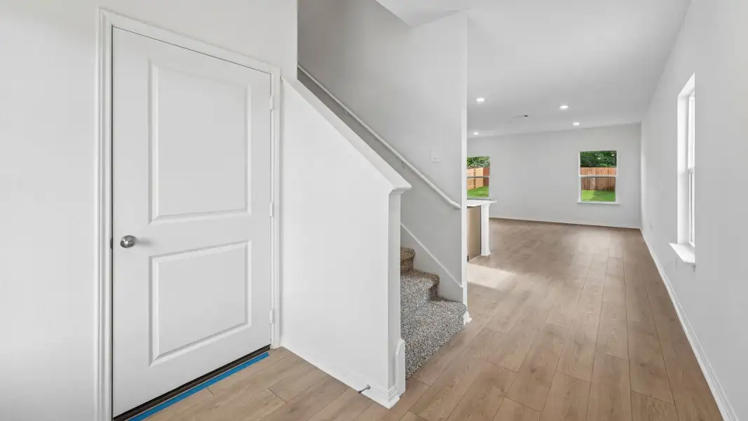 Spacious, unfurnished interior of a new home in Bar W Ranch, Leander (Image 14).