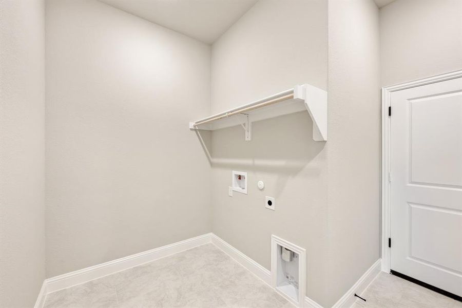 Spacious, unfurnished interior of a new home in Somerset, Venus (Image 22).