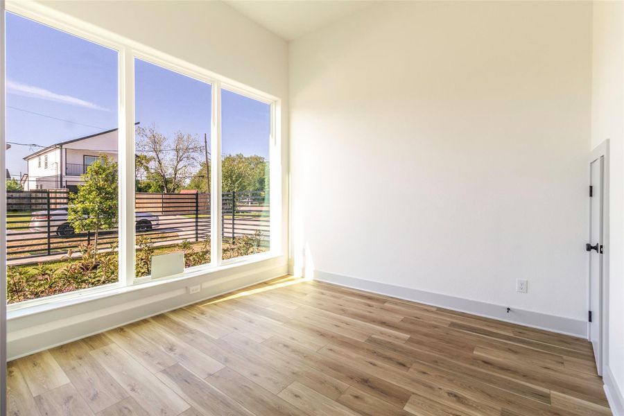 Spacious, unfurnished interior of a new home in , Houston (Image 11).