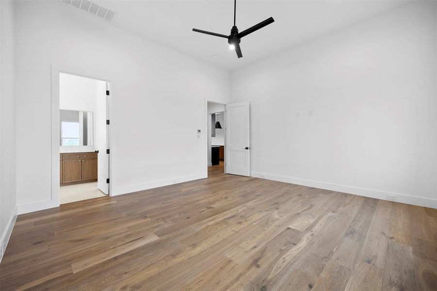 Spacious, unfurnished interior of a new home in , Waxahachie (Image 26).