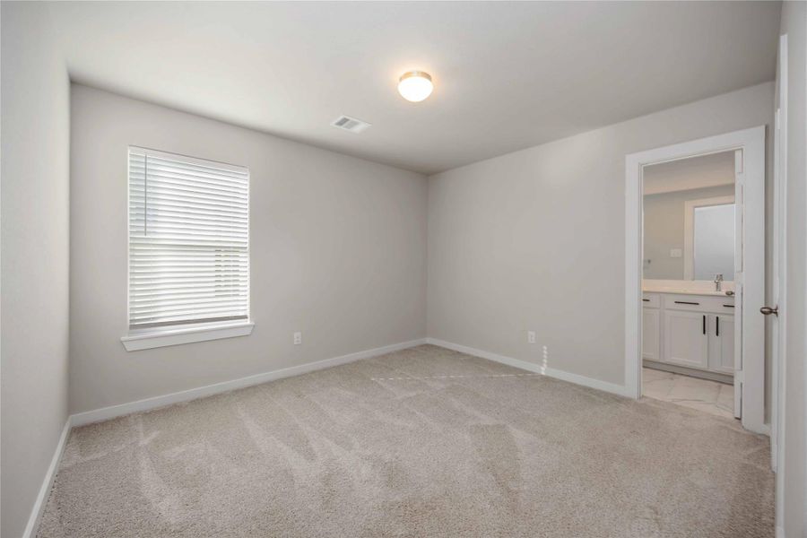 Private guest bedroom with direct access to an ensuite full bathroom. Private guest bedroom with direct access to an ensuite full bathroom.