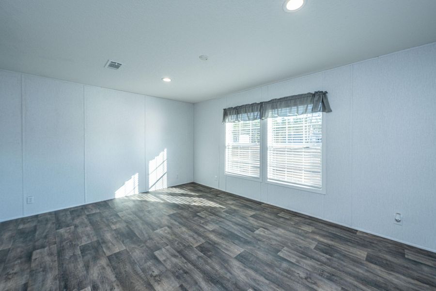 Spacious, unfurnished interior of a new home in , Pinopolis (Image 15).