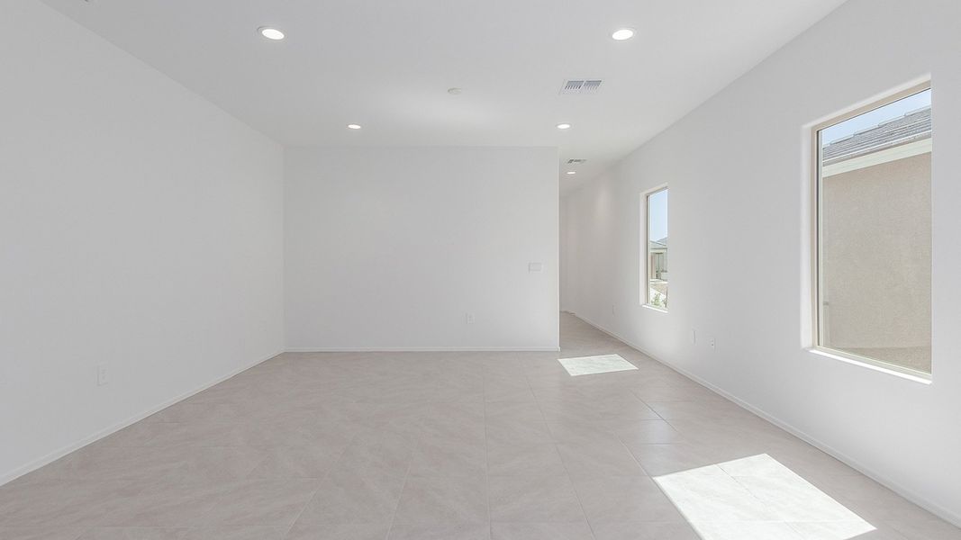 Spacious, unfurnished interior of a new home in Hanson Ridge, Vail (Image 18).