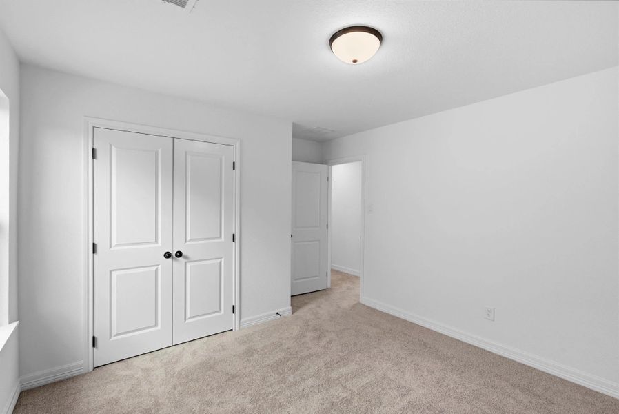 Spacious, unfurnished interior of a new home in Cedar Pointe, Crosby (Image 9).