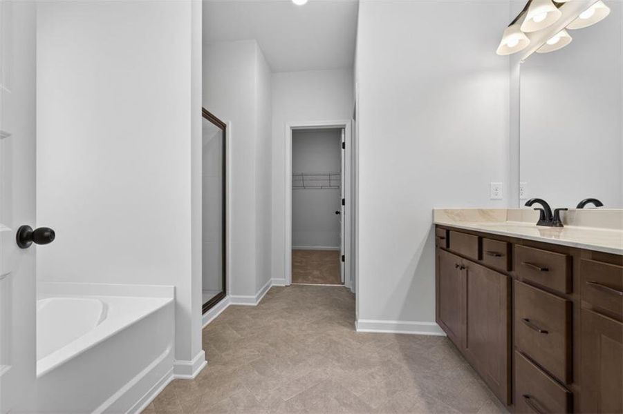 Furnished interior view inside a new home in Oakmont, Dallas (Image 7).