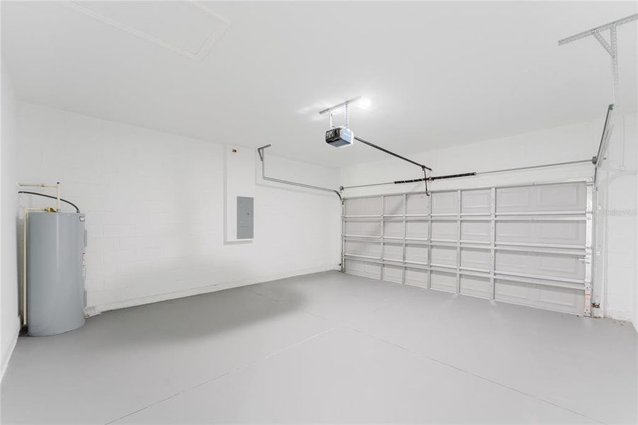 Spacious, unfurnished interior of a new home in , Ocala (Image 28).