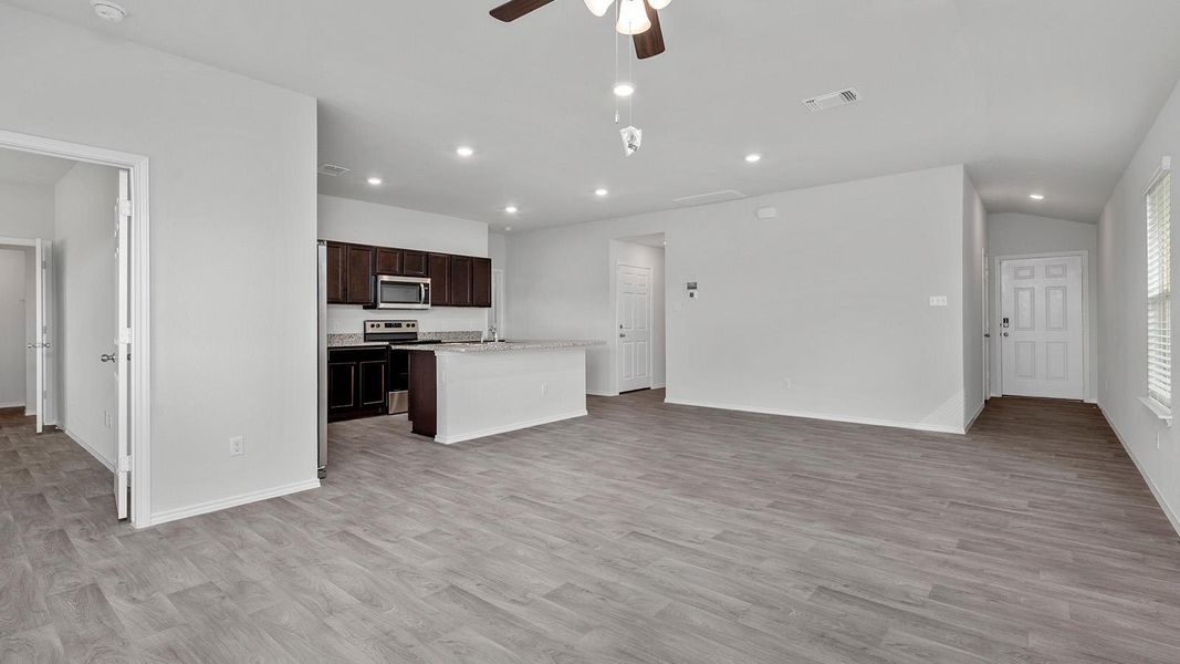 Spacious, unfurnished interior of a new home in Victory Ranch, Killeen (Image 16).
