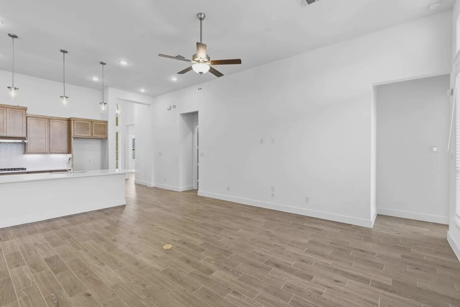 Representative unfurnished interior of a home built from the Summerton by Chesmar Homes in Beacon Point, Texas City (Image 22).