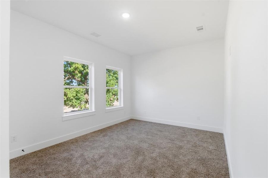 Spacious, unfurnished interior of a new home in , Grand Prairie (Image 13).