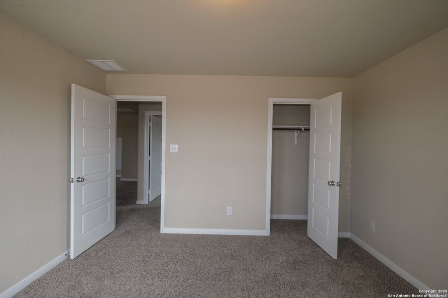 Spacious, unfurnished interior of a new home in Hunters Ranch, San Antonio (Image 20).