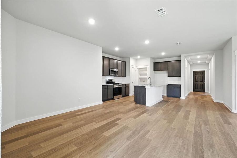 Spacious, unfurnished interior of a new home in Simpson Crossing, Princeton (Image 18). Spacious, unfurnished interior of a new home in Simpson Crossing, Princeton (Image 18).