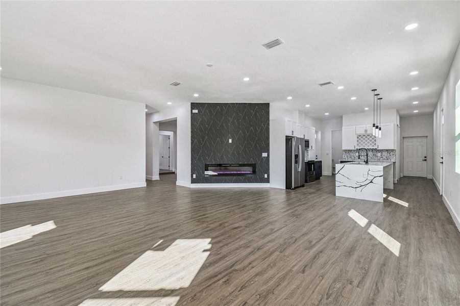 Spacious, unfurnished interior of a new home in , Spring Hill (Image 29).