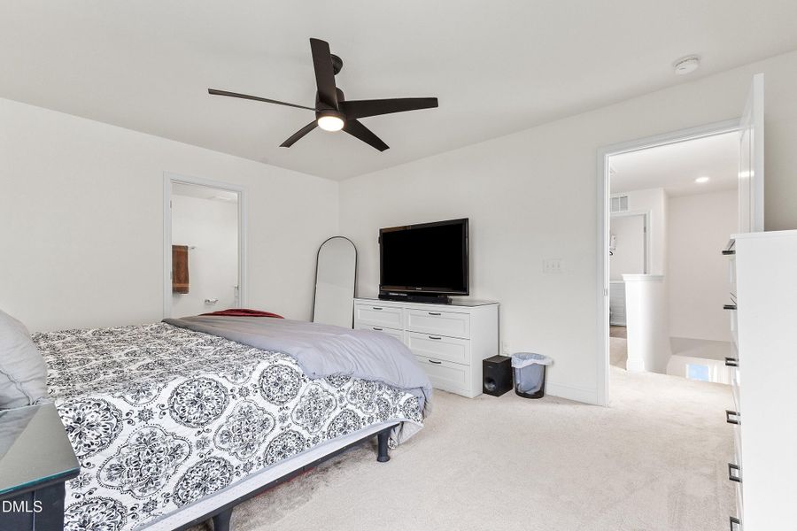 Primary bedroom pic 1