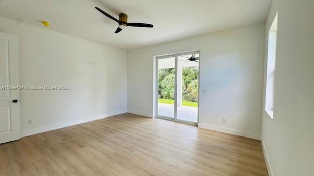 Spacious, unfurnished interior of a new home in , Lake Placid (Image 17).