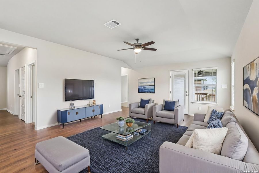 Furnished interior view inside a new home in Thomas Pond, San Antonio (Image 12). Furnished interior view inside a new home in Thomas Pond, San Antonio (Image 12).