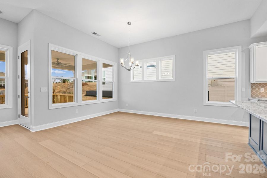 Spacious, unfurnished interior of a new home in Handsmill on Lake Wylie, York (Image 26).