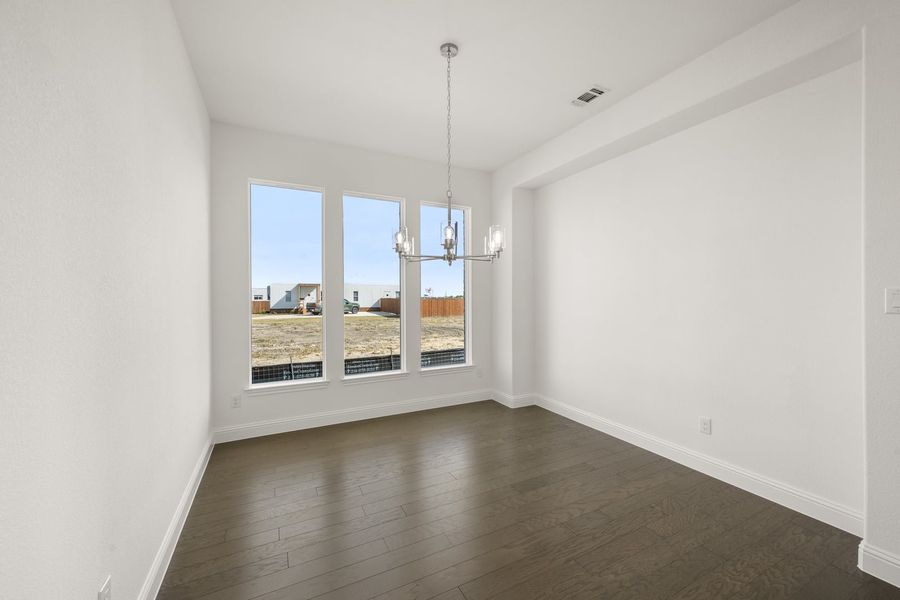 Spacious, unfurnished interior of a new home in Myrtle Creek, Waxahachie (Image 28). Spacious, unfurnished interior of a new home in Myrtle Creek, Waxahachie (Image 28).
