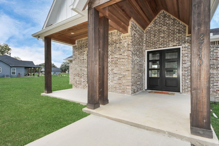 Exterior details and patio area of a home in , Alvin (Image 25). Exterior details and patio area of a home in , Alvin (Image 25).