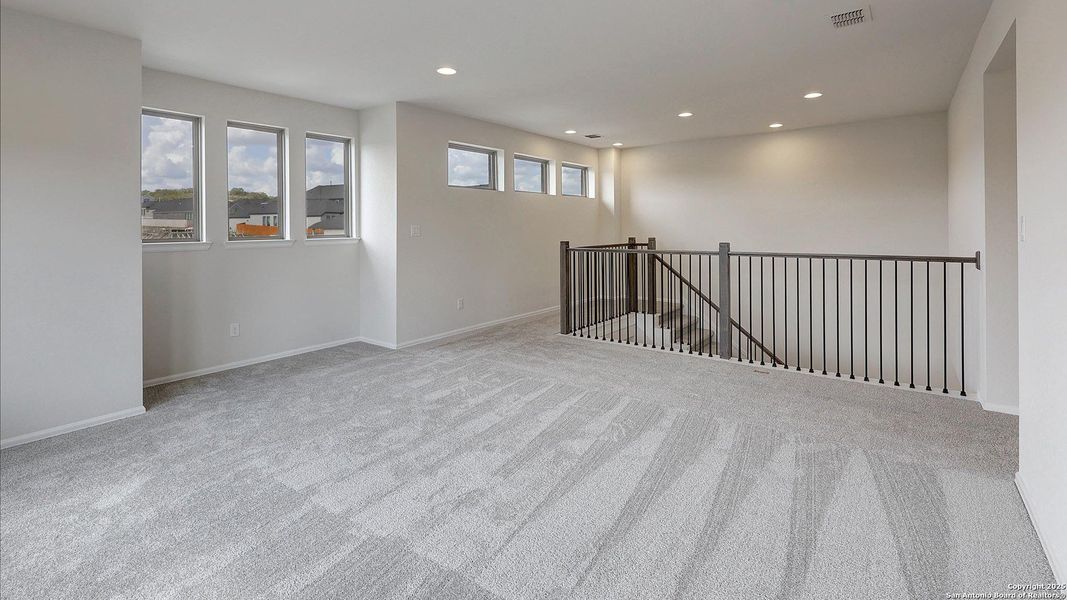 Spacious, unfurnished interior of a new home in Ladera 40', San Antonio (Image 17).