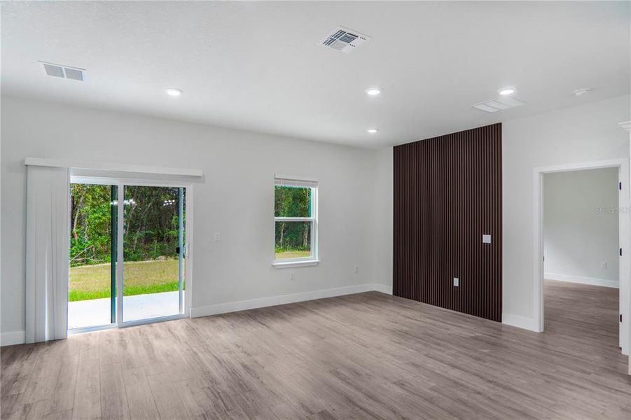 Spacious, unfurnished interior of a new home in , Citrus Springs (Image 16).