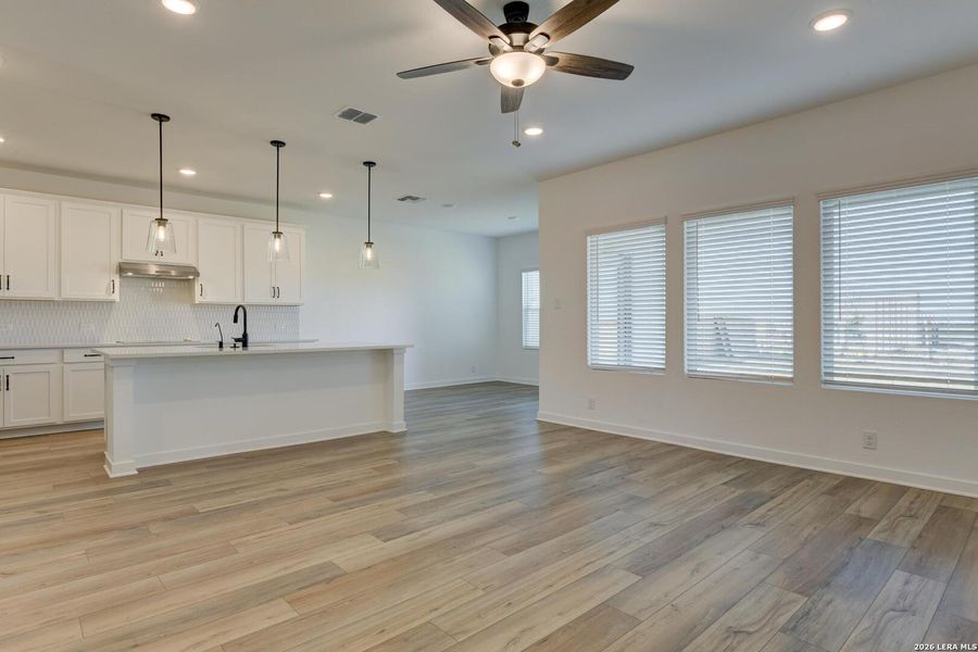 Spacious, unfurnished interior of a new home in Hennersby Hollow, San Antonio (Image 20).
