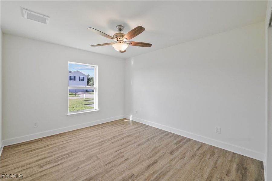 Spacious, unfurnished interior of a new home in Cape Coral, Cape Coral (Image 28).