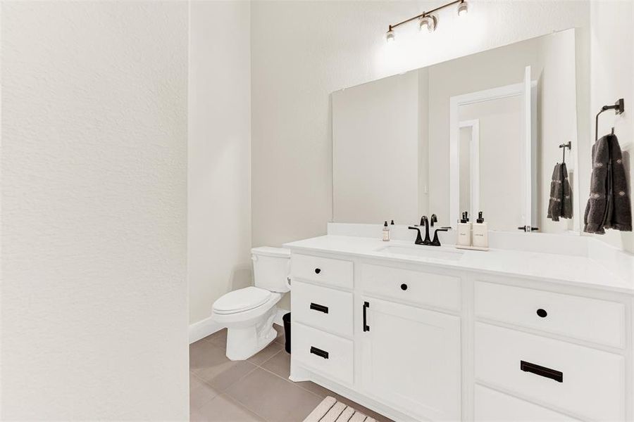 Furnished interior view inside a new home in , Frisco (Image 14).