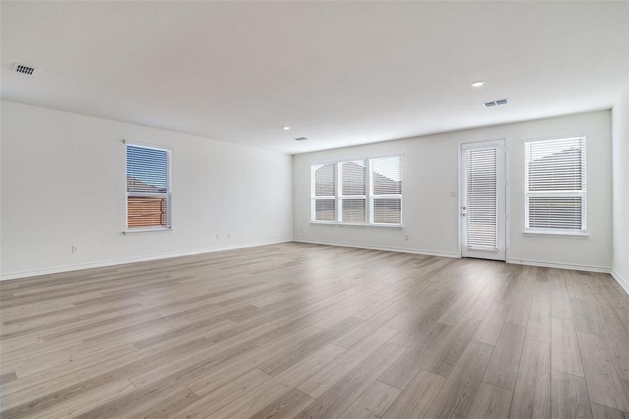 Spacious, unfurnished interior of a new home in Heartland, Crandall (Image 12).