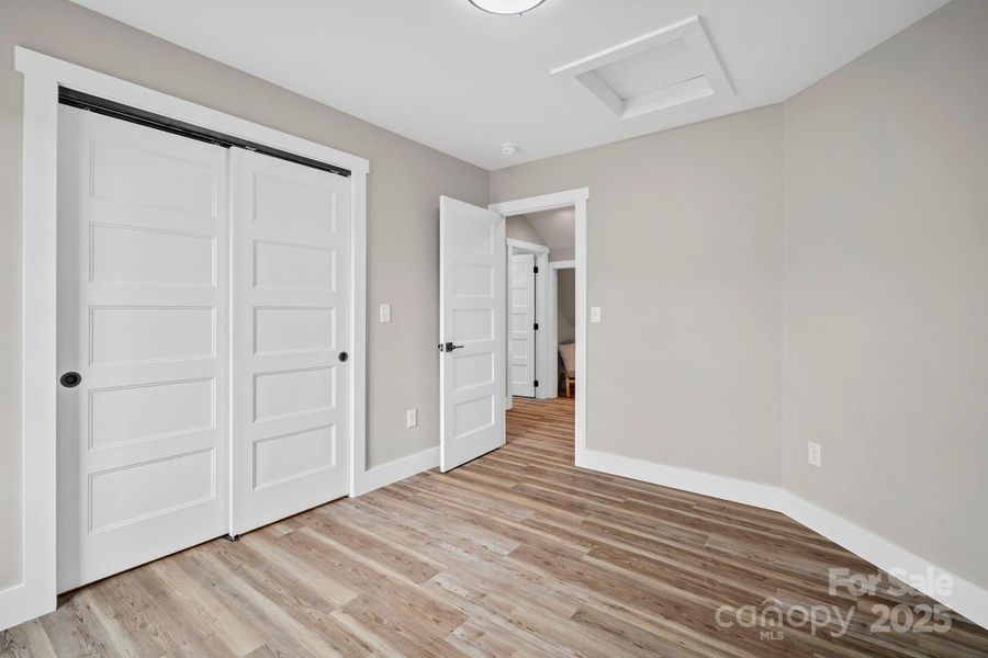 Spacious, unfurnished interior of a new home in , Asheville (Image 34).