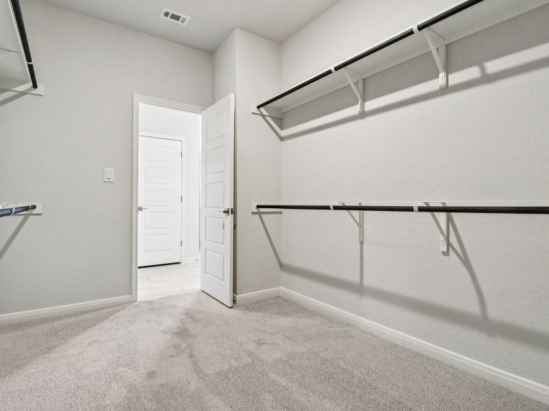 Spacious, unfurnished interior of a new home in Estancia Ranch - Classic Series, San Antonio (Image 14).