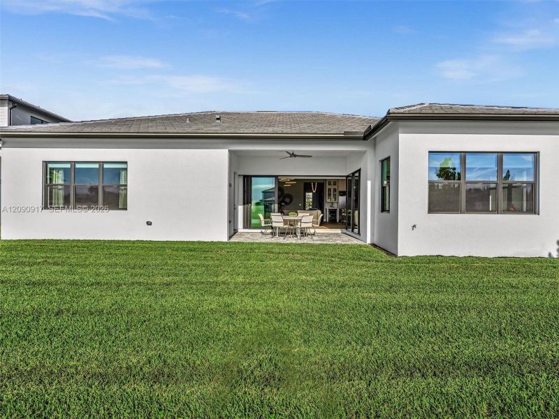 Exterior details and patio area of a home in , Davie (Image 3).