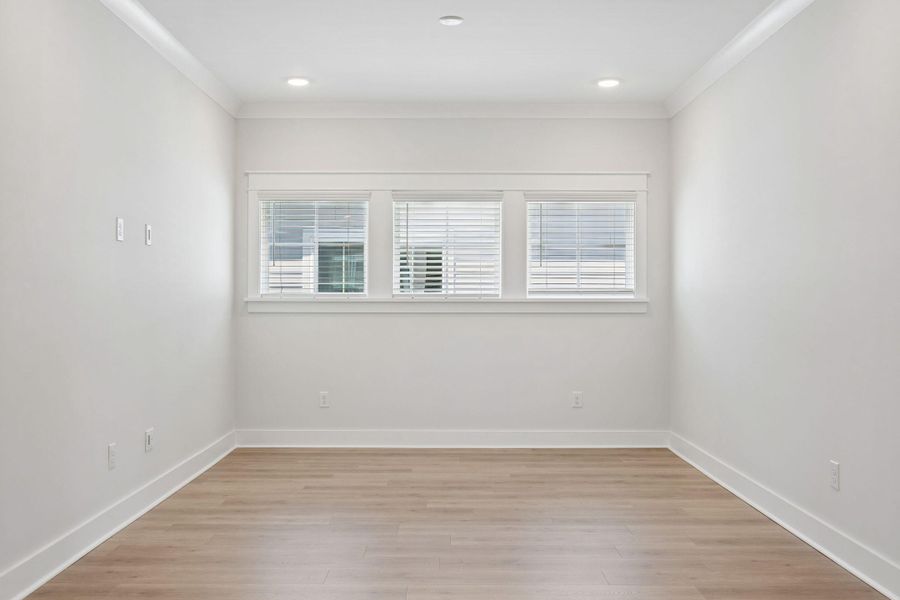 Spacious, unfurnished interior of a new home in Liberty Hill Farm, Mount Pleasant (Image 51).