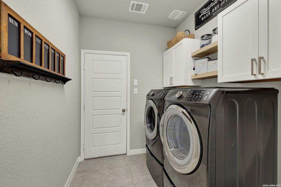 Furnished interior view inside a new home in Buffalo Crossing, Cibolo (Image 31).
