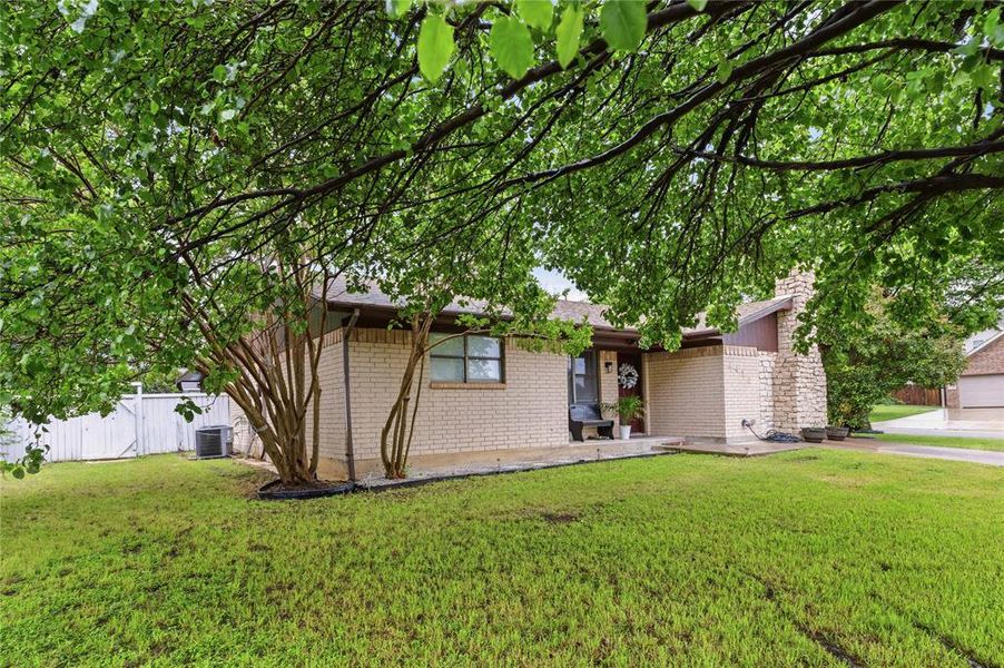 Exterior details and patio area of a home in , Brownwood (Image 18).